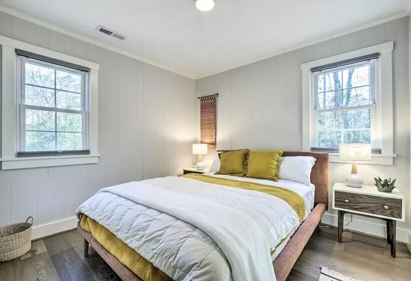 Charming Carrboro Home   Walk To Downtown!