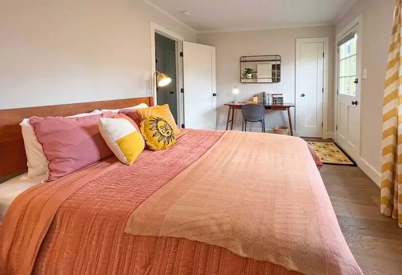 Charming Carrboro Home   Walk To Downtown!