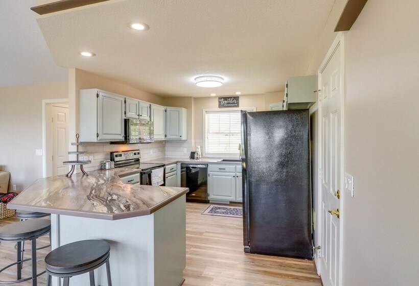 Charming Edgemont Home W/ Deck & Lake Views!