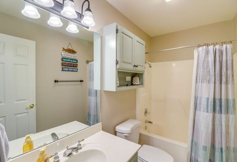 Charming Edgemont Home W/ Deck & Lake Views!