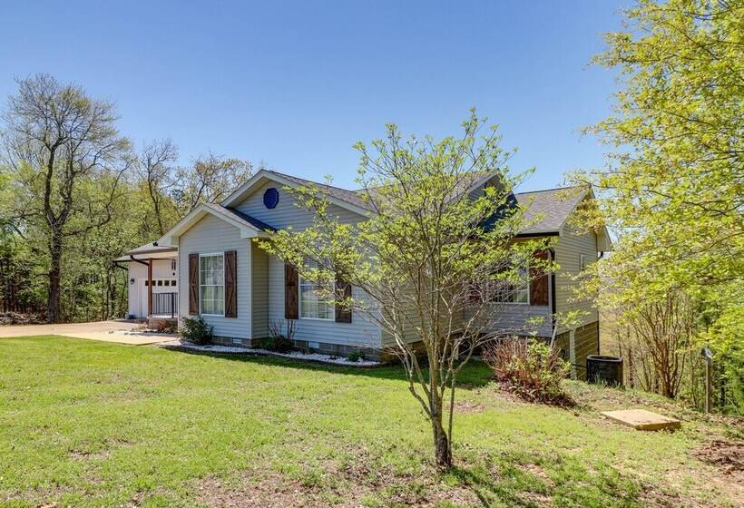 Charming Edgemont Home W/ Deck & Lake Views!