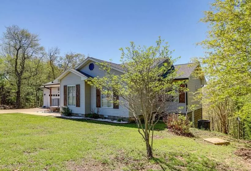 Charming Edgemont Home W/ Deck & Lake Views!