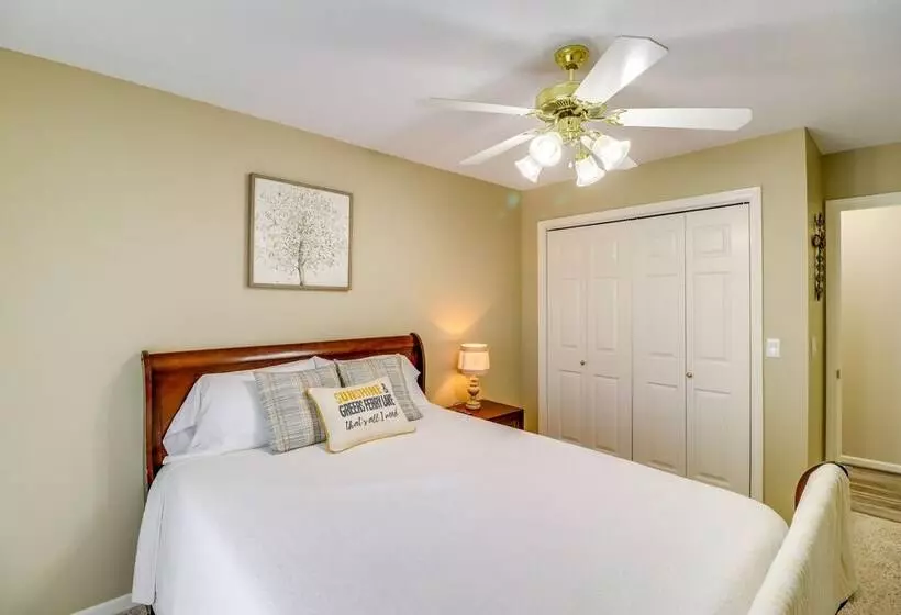 Charming Edgemont Home W/ Deck & Lake Views!