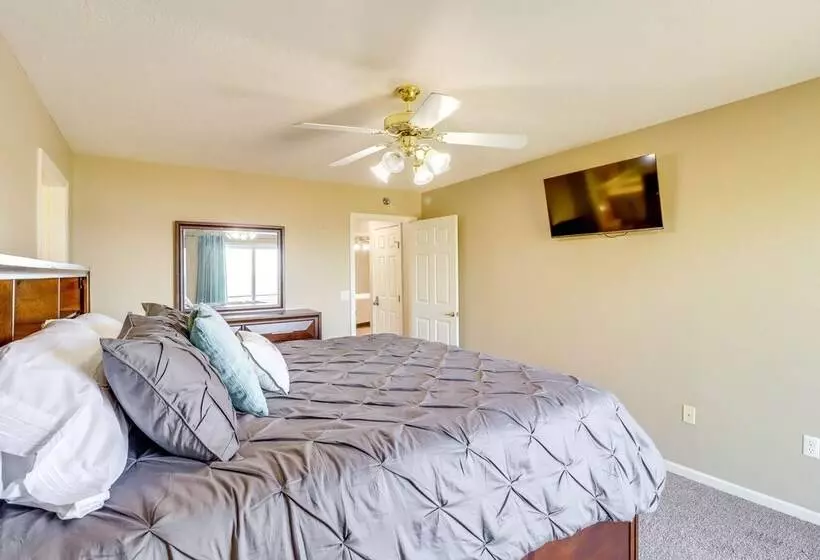 Charming Edgemont Home W/ Deck & Lake Views!