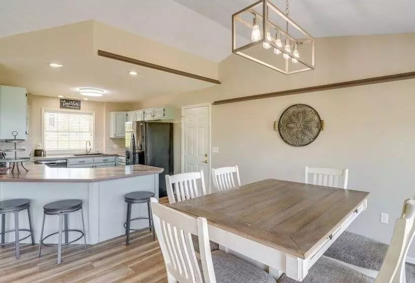 Charming Edgemont Home W/ Deck & Lake Views!