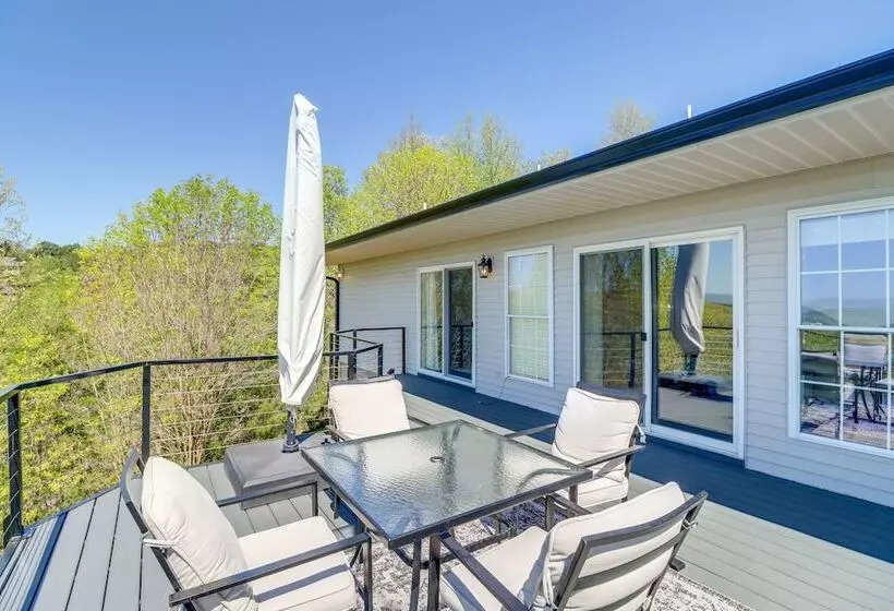 Charming Edgemont Home W/ Deck & Lake Views!