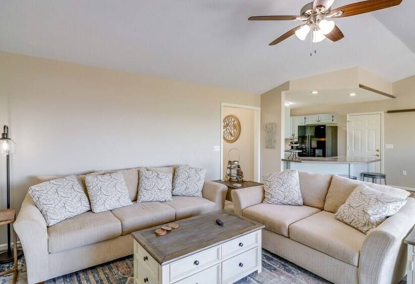 Charming Edgemont Home W/ Deck & Lake Views!