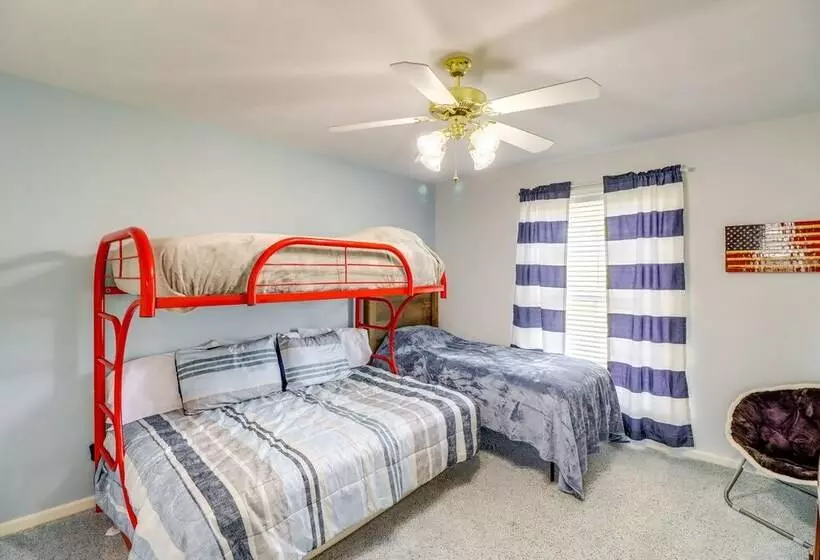 Charming Edgemont Home W/ Deck & Lake Views!