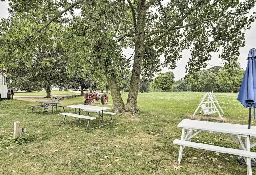 Charming Farmhouse W/ Pool & Fishing Pond!