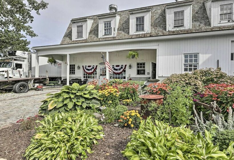 Charming Farmhouse W/ Pool & Fishing Pond!