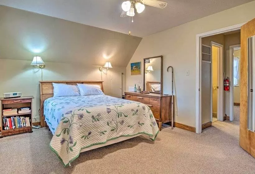 Riverside Cabin W/ 3 Decks In North Vernon!