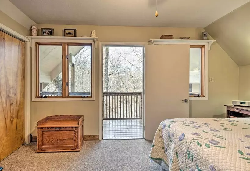 Riverside Cabin W/ 3 Decks In North Vernon!