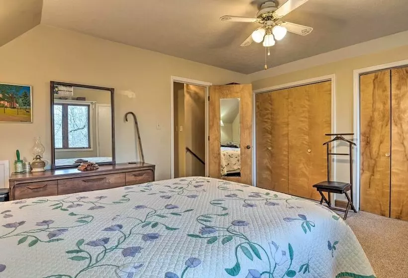 Riverside Cabin W/ 3 Decks In North Vernon!