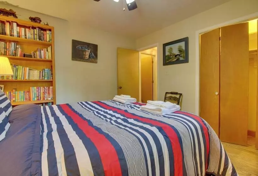 Riverside Cabin W/ 3 Decks In North Vernon!