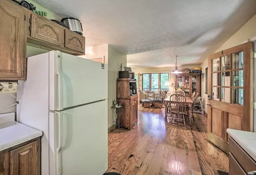 Riverside Cabin W/ 3 Decks In North Vernon!