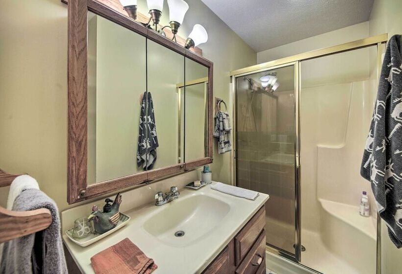 Riverside Cabin W/ 3 Decks In North Vernon!