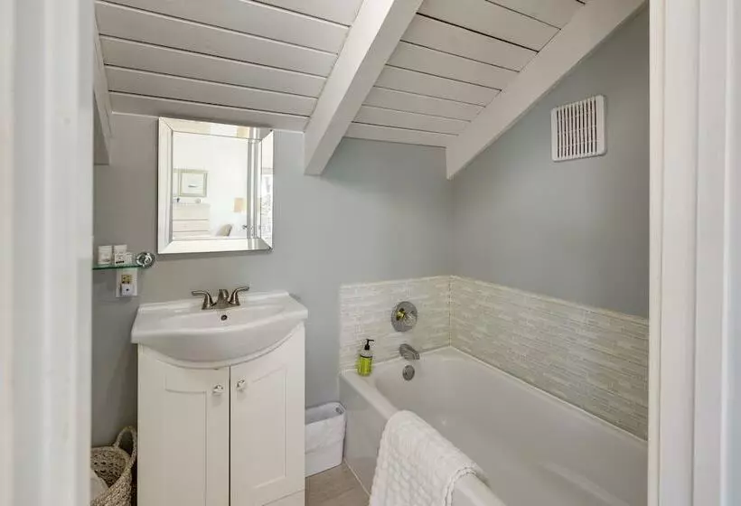 Coastal Tillamook Vacation Rental: Ocean Views!