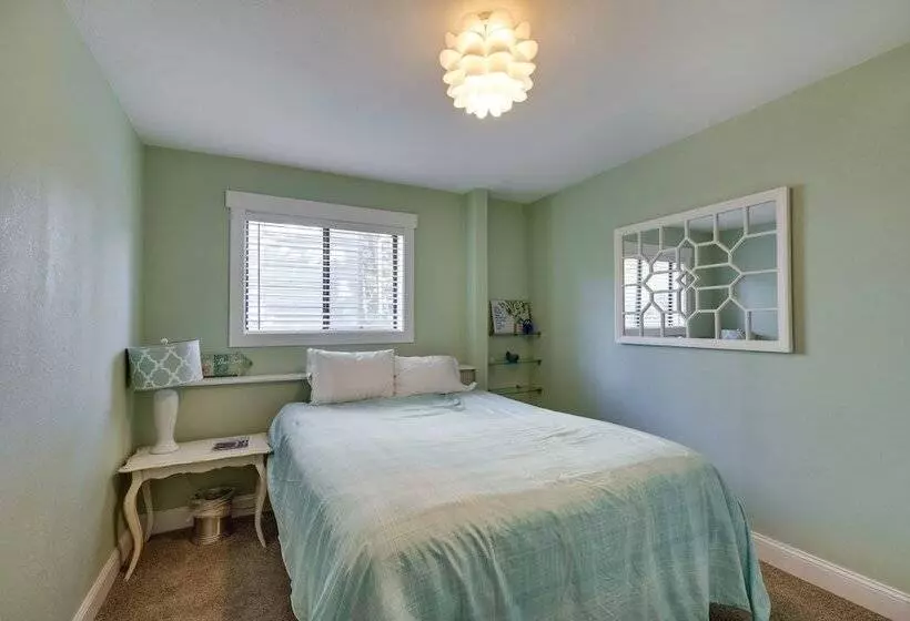 Coastal Tillamook Vacation Rental: Ocean Views!