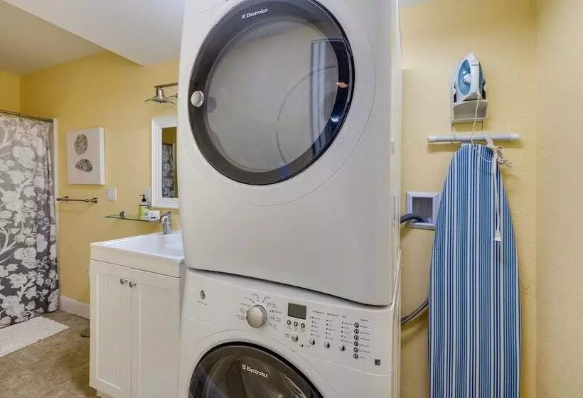 Coastal Tillamook Vacation Rental: Ocean Views!