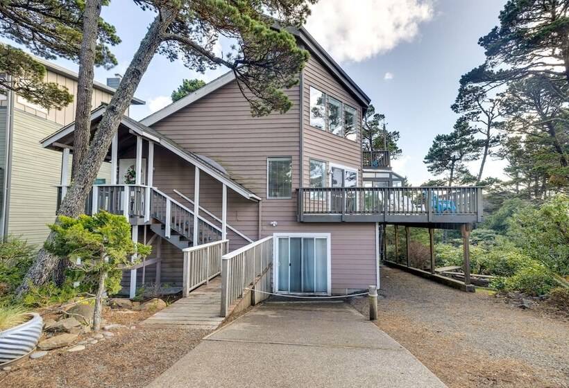 Coastal Tillamook Vacation Rental: Ocean Views!