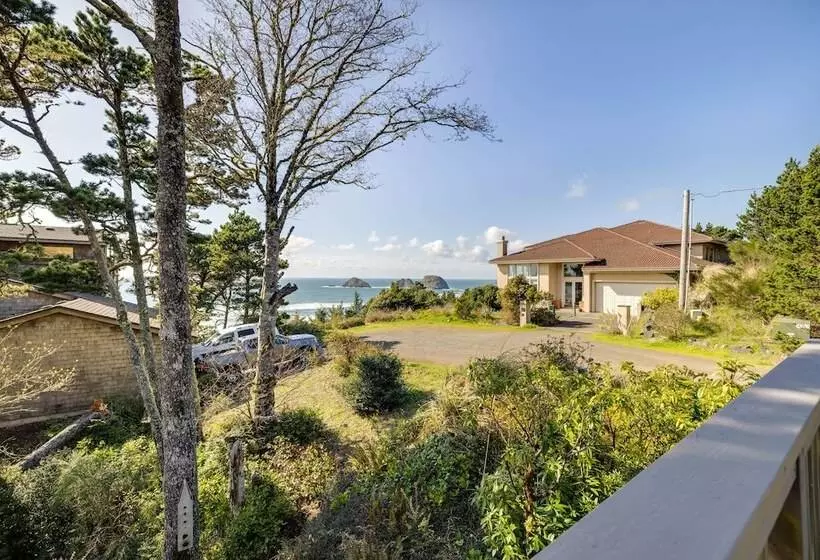 Coastal Tillamook Vacation Rental: Ocean Views!