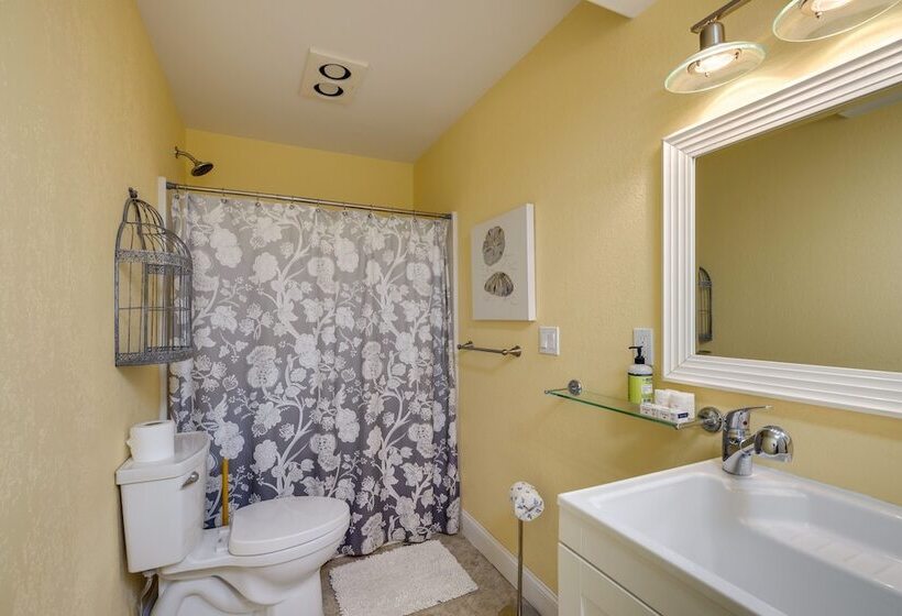 Coastal Tillamook Vacation Rental: Ocean Views!