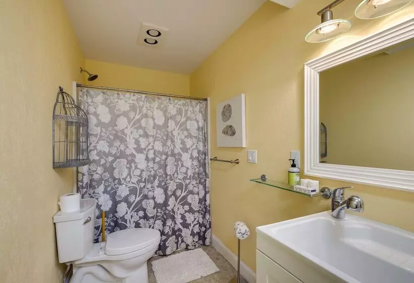 Coastal Tillamook Vacation Rental: Ocean Views!