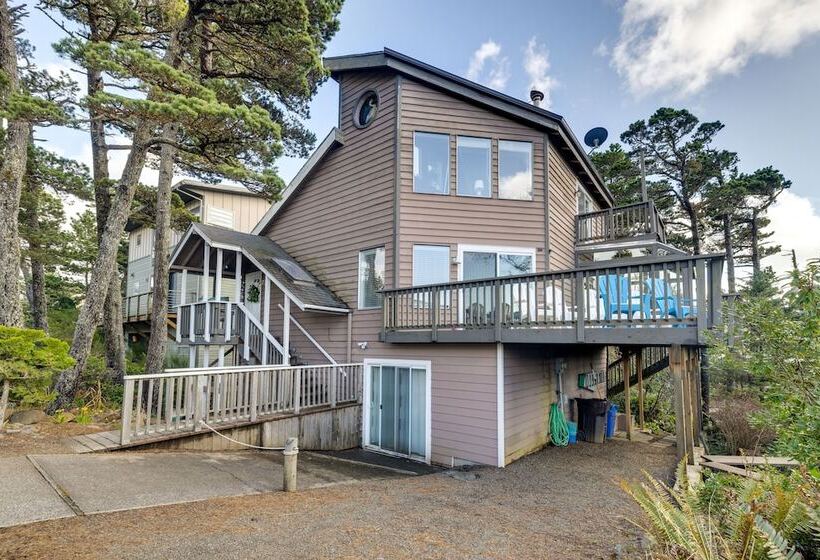 Coastal Tillamook Vacation Rental: Ocean Views!