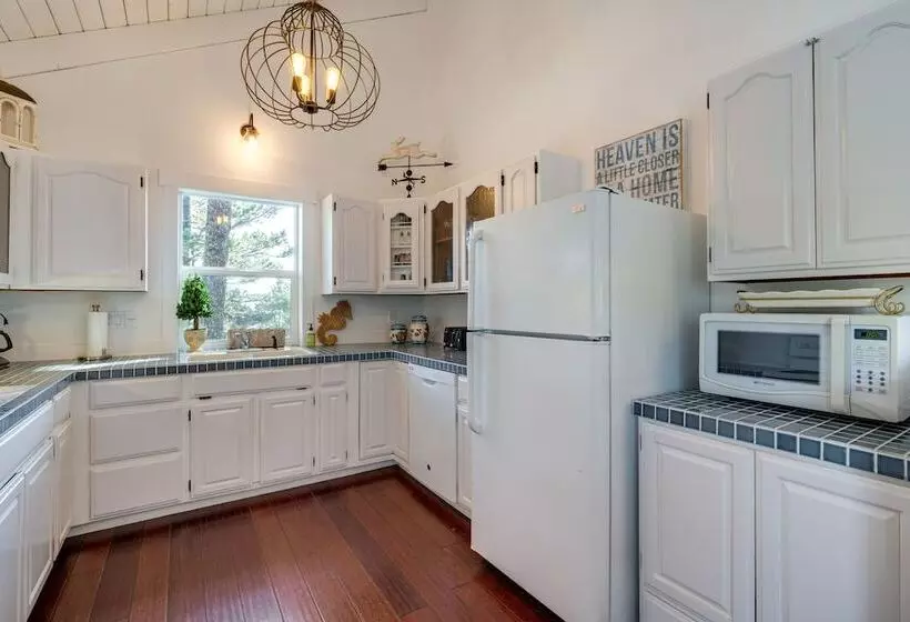 Coastal Tillamook Vacation Rental: Ocean Views!