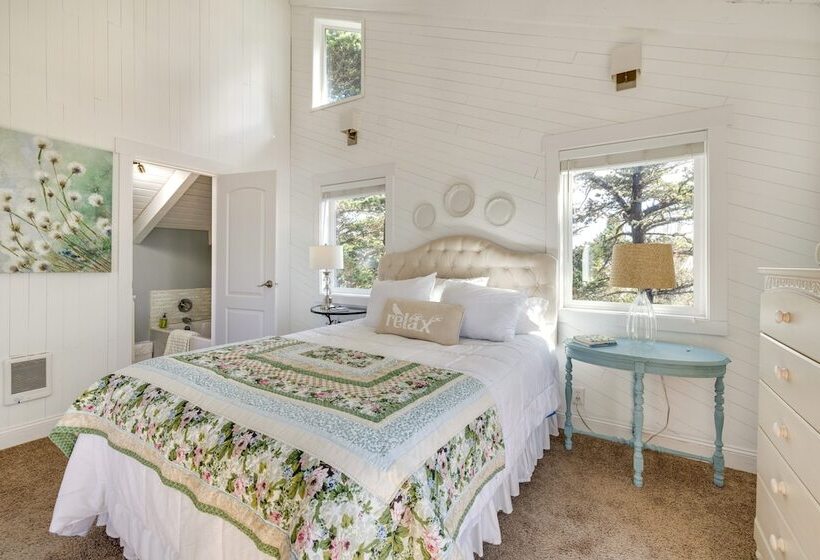 Coastal Tillamook Vacation Rental: Ocean Views!