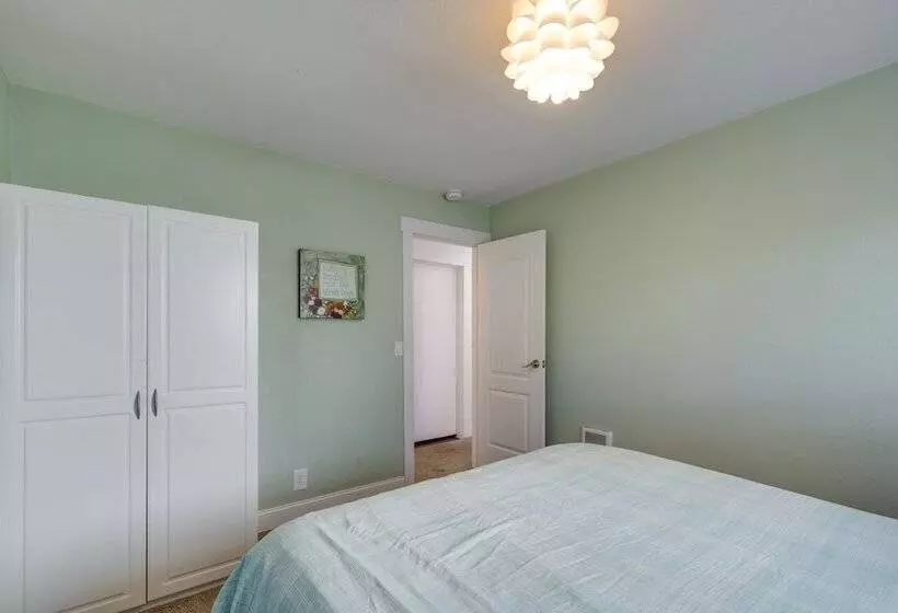 Coastal Tillamook Vacation Rental: Ocean Views!