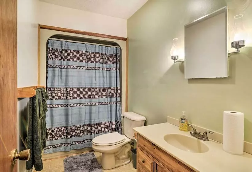 Cozy Alpine Lake Cabin W/ Pool & Lake Access!