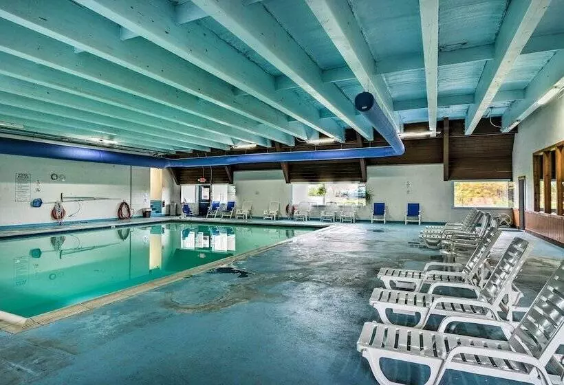 Cozy Alpine Lake Cabin W/ Pool & Lake Access!