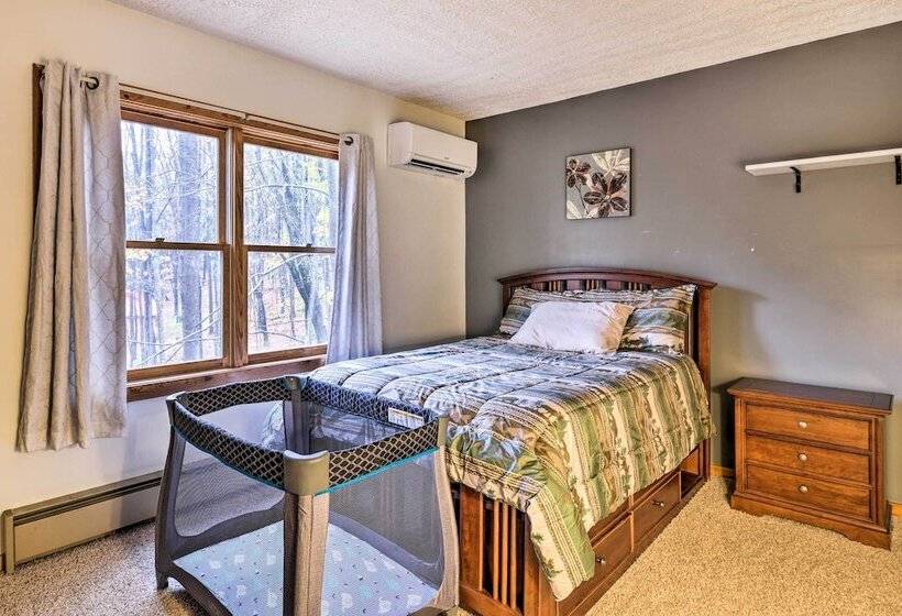 Cozy Alpine Lake Cabin W/ Pool & Lake Access!