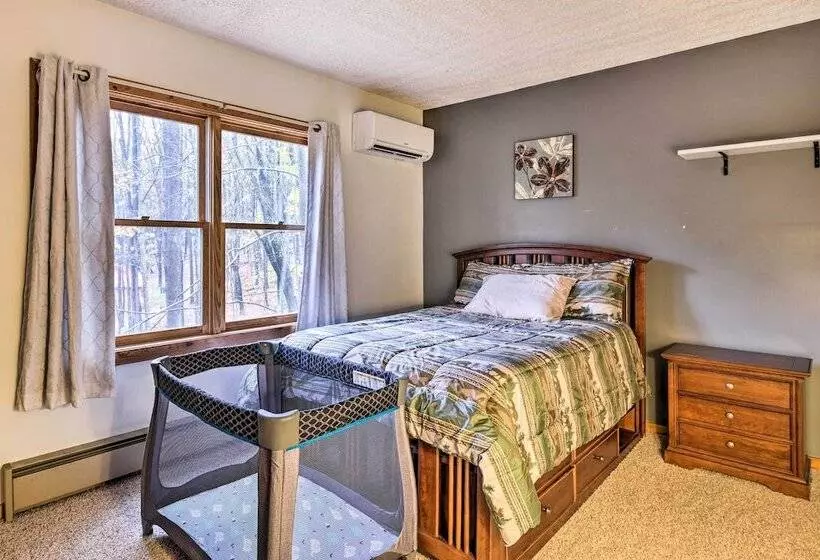 Cozy Alpine Lake Cabin W/ Pool & Lake Access!