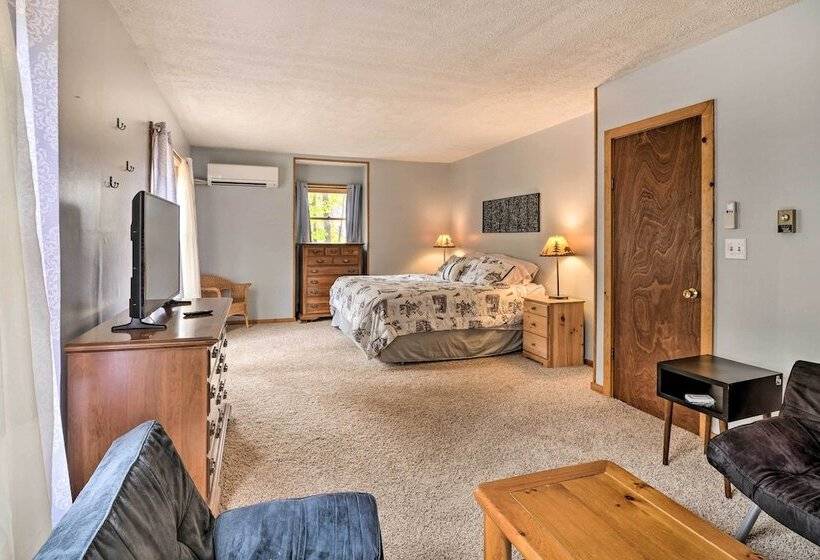 Cozy Alpine Lake Cabin W/ Pool & Lake Access!