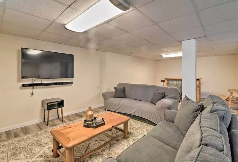 Cozy Alpine Lake Cabin W/ Pool & Lake Access!