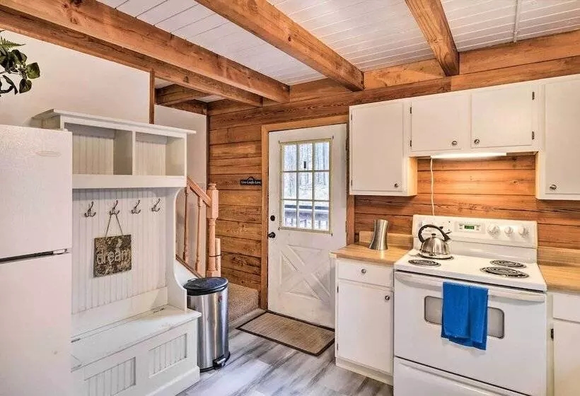 Cozy Alpine Lake Cabin W/ Pool & Lake Access!