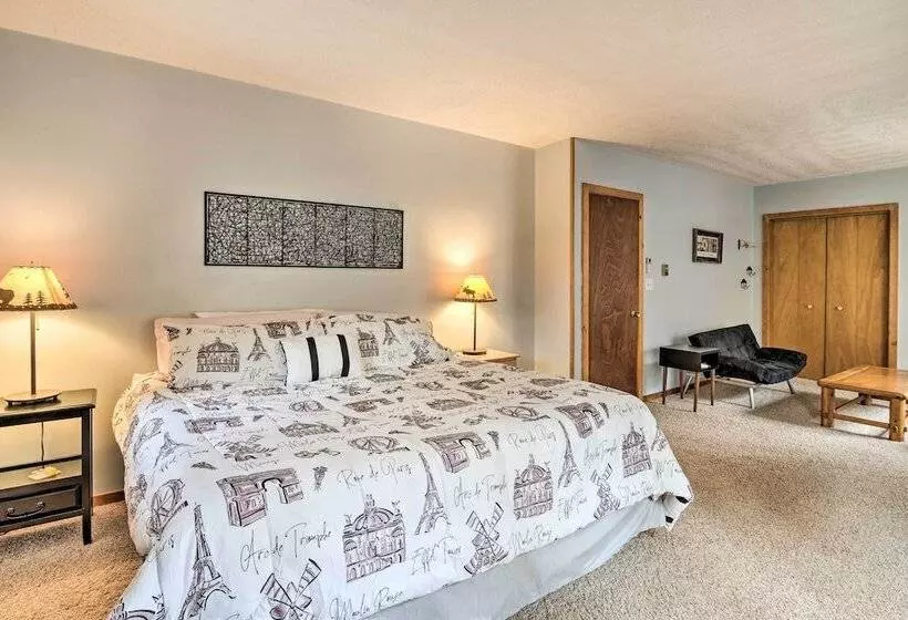 Cozy Alpine Lake Cabin W/ Pool & Lake Access!