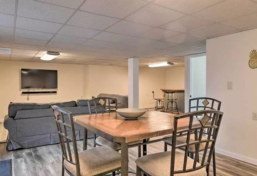 Cozy Alpine Lake Cabin W/ Pool & Lake Access!