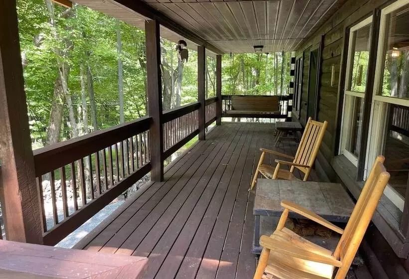 Cozy Alpine Lake Cabin W/ Pool & Lake Access!