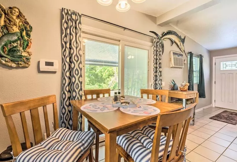 Cozy Canalfront Home < 2 Miles To Hudson Beach!