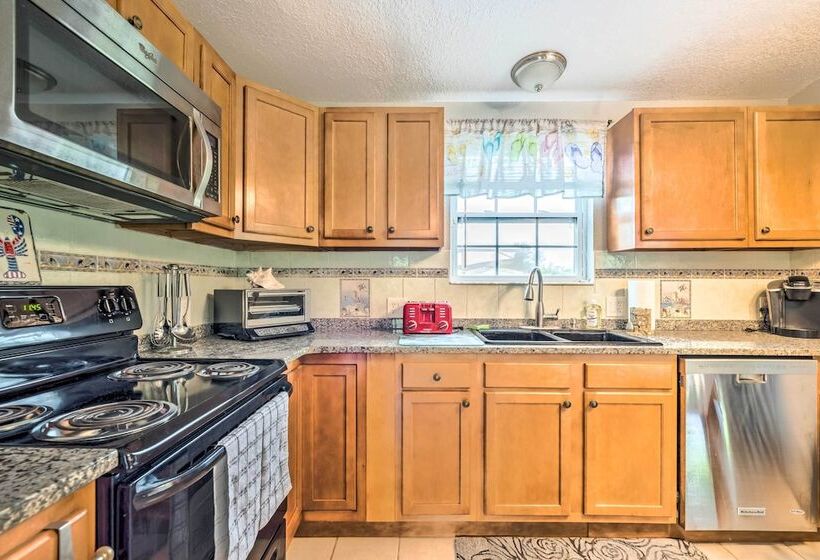 Cozy Canalfront Home < 2 Miles To Hudson Beach!