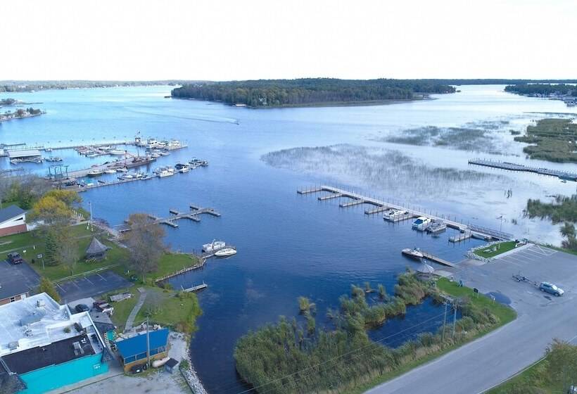 Cozy Cedarville Cottage   Walk To Lake Huron!