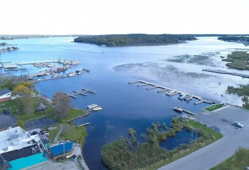 Cozy Cedarville Cottage   Walk To Lake Huron!