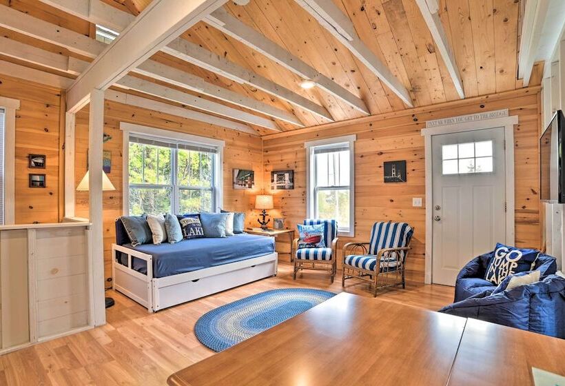 Cozy Cedarville Cottage   Walk To Lake Huron!