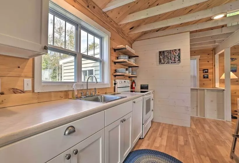 Cozy Cedarville Cottage   Walk To Lake Huron!