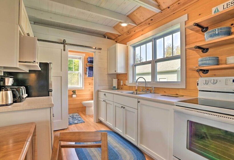 Cozy Cedarville Cottage   Walk To Lake Huron!