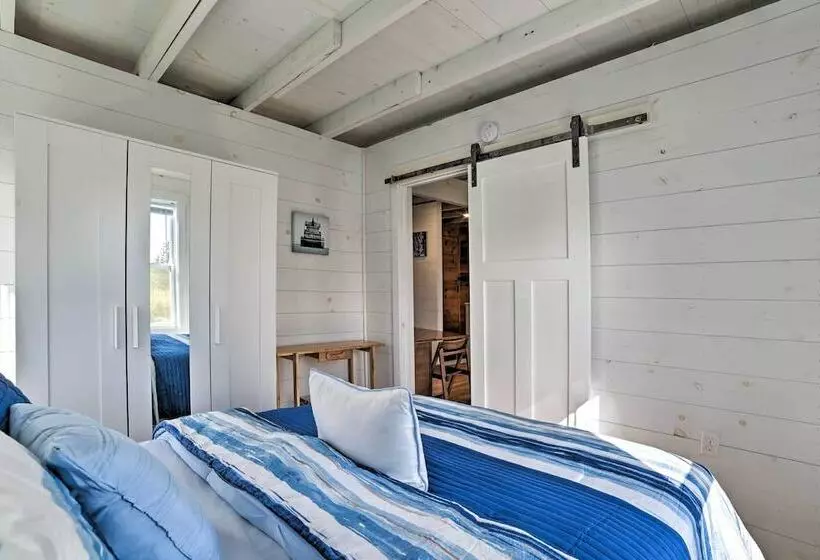 Cozy Cedarville Cottage   Walk To Lake Huron!