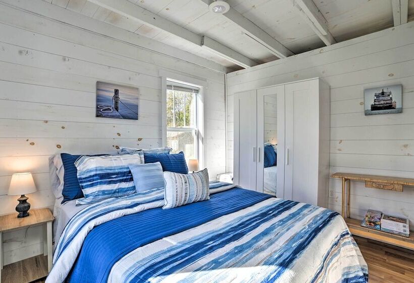 Cozy Cedarville Cottage   Walk To Lake Huron!